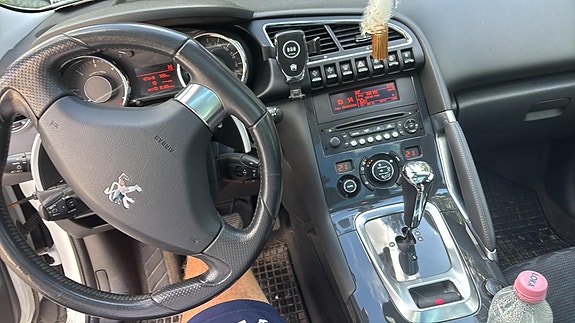 Peugeot 3008 2 of 4