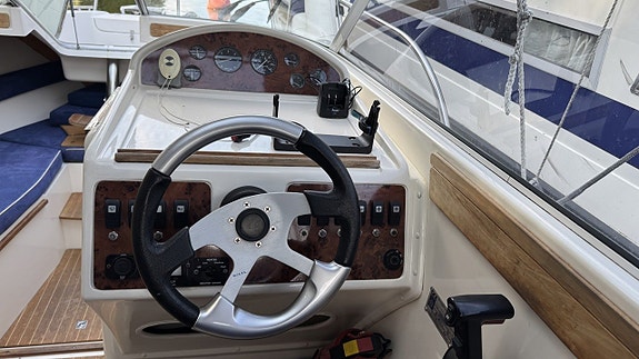 Aquador 22 HT -99 / Mercruiser 4,3L -05 8 of 14