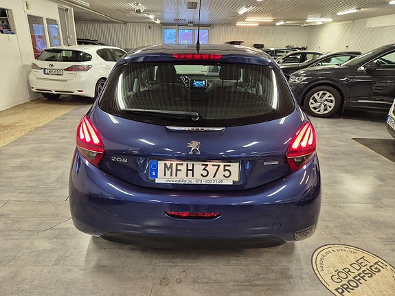 Peugeot 208 7 of 17