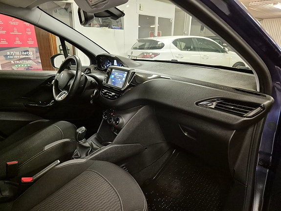 Peugeot 208 11 of 17