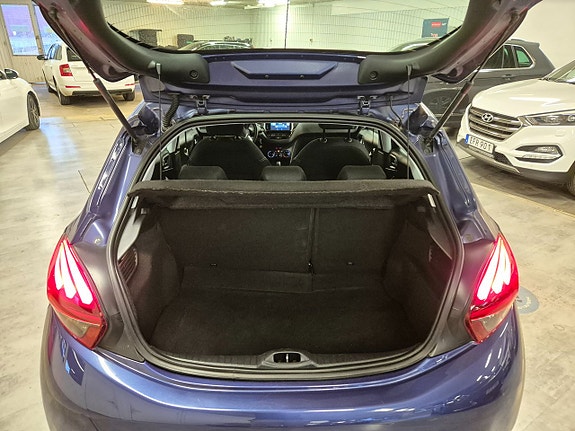 Peugeot 208 16 of 17