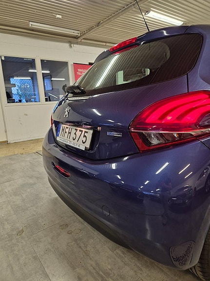 Peugeot 208 6 of 17
