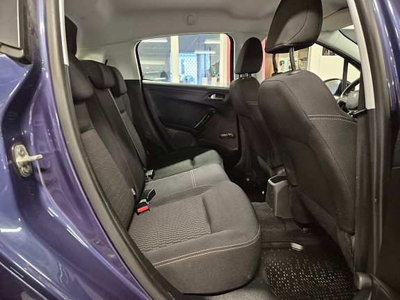 Peugeot 208 15 of 17
