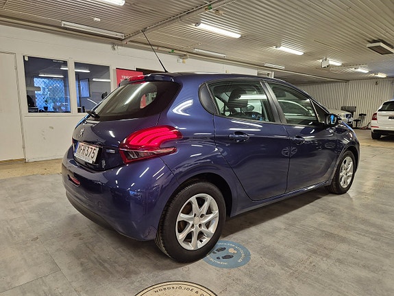 Peugeot 208 2 of 17