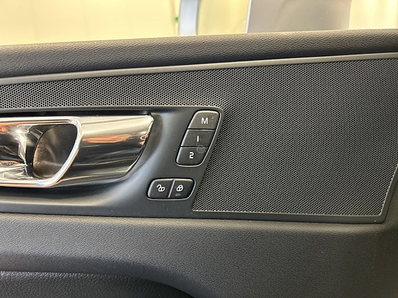 Volvo XC60 19 of 24