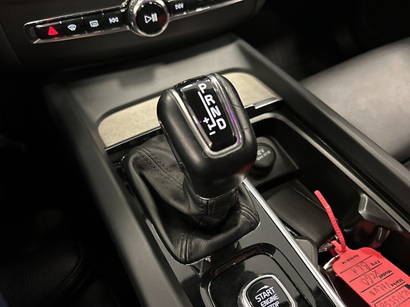 Volvo XC60 14 of 24