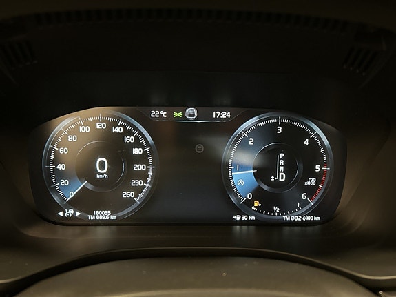 Volvo XC60 11 of 24
