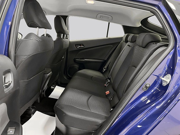 Toyota Prius 9 of 19