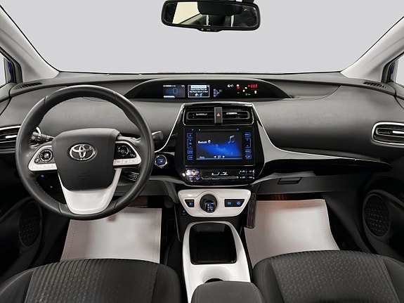 Toyota Prius 7 of 19