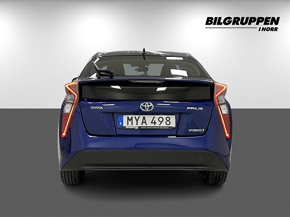 Toyota Prius 5 of 19