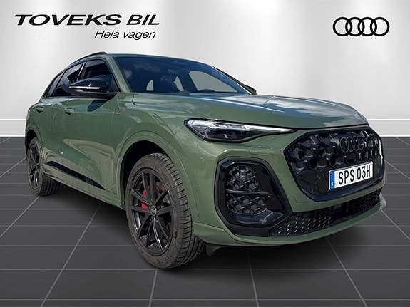Audi Q5 2 of 18