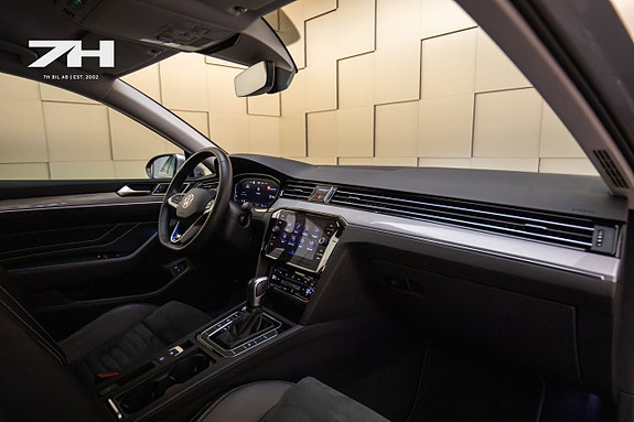 Volkswagen Passat 13 of 21