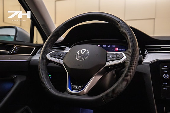Volkswagen Passat 10 of 21