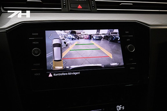 Volkswagen Passat 18 of 21
