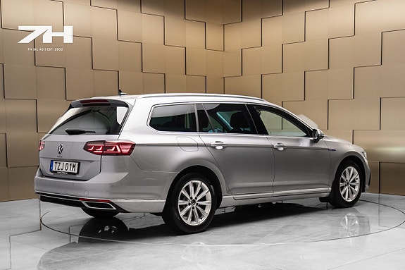 Volkswagen Passat 5 of 21