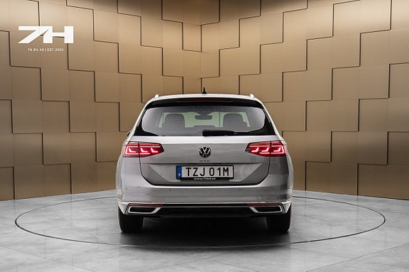 Volkswagen Passat 4 of 21