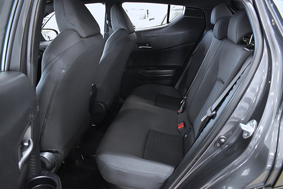 Toyota C-HR 9 of 18