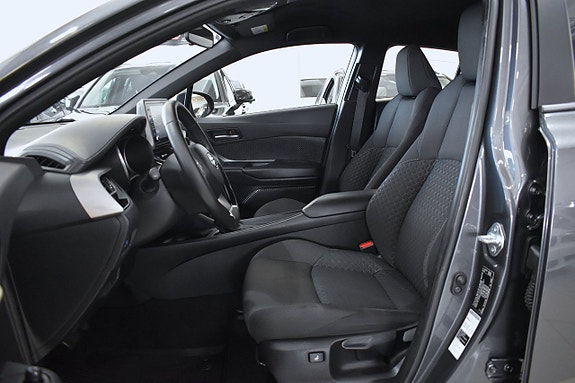 Toyota C-HR 8 of 18