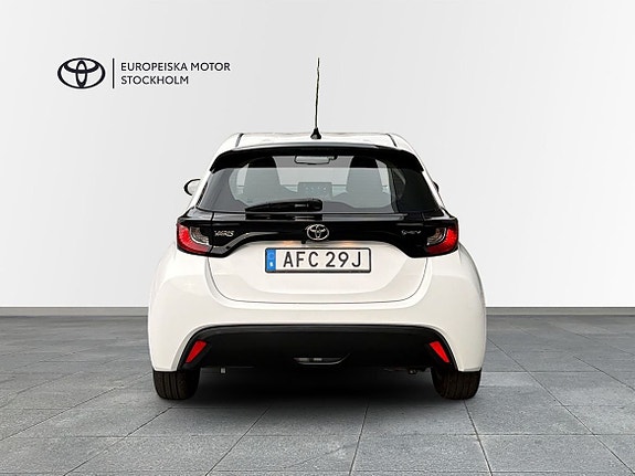 Toyota Yaris 4 of 13