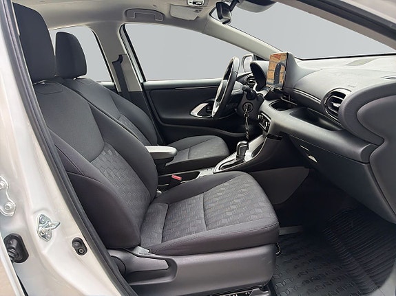 Toyota Yaris 6 of 13