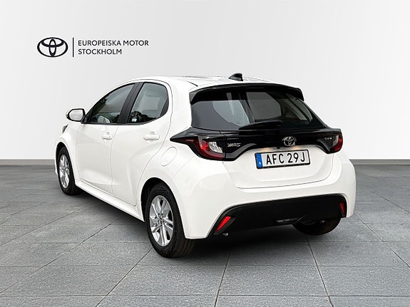 Toyota Yaris 2 of 13