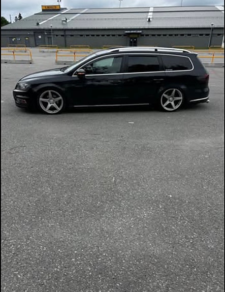Volkswagen Passat 3 of 8