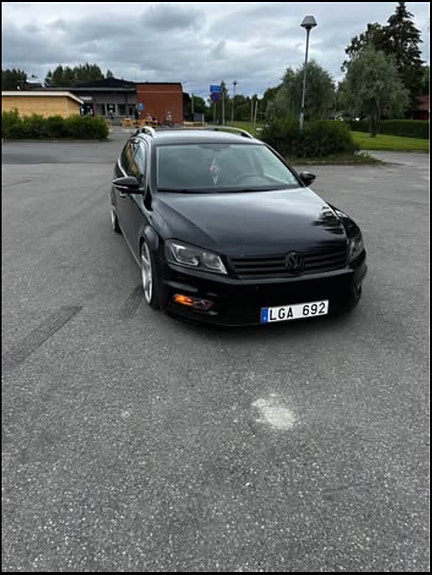Volkswagen Passat 2 of 8