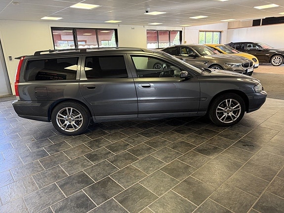 Volvo V70 3 of 11