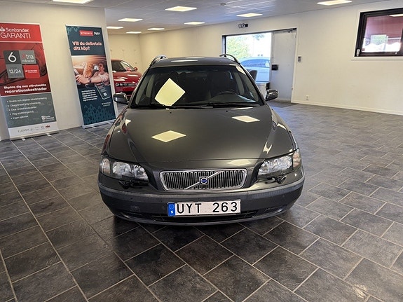Volvo V70 2 of 11