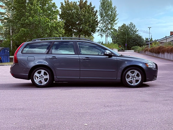 Volvo V50 3 of 11