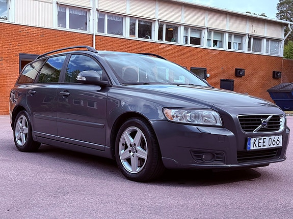 Volvo V50 2 of 11