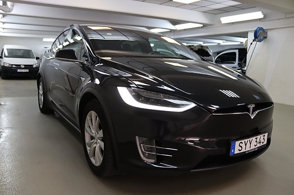 Tesla Model X 17 of 30