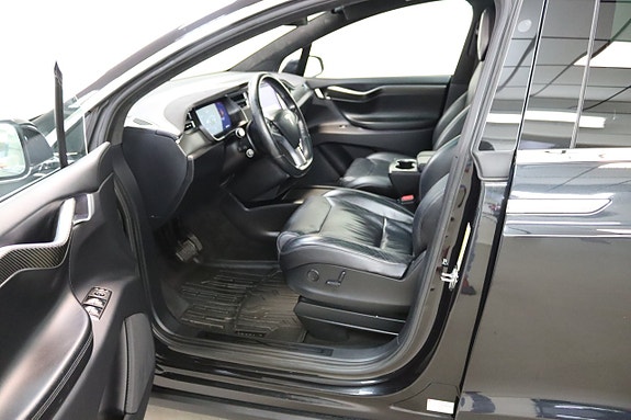 Tesla Model X 22 of 30