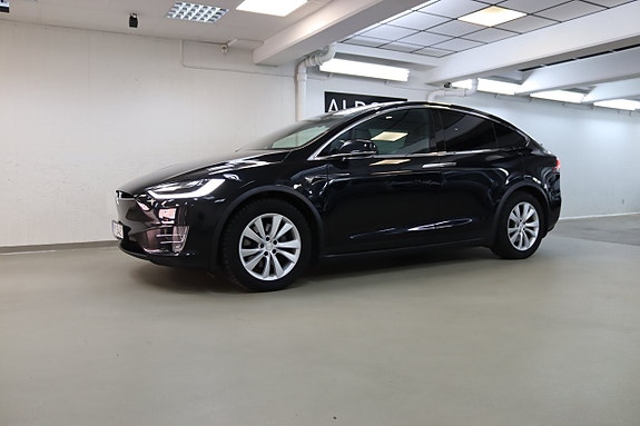 Tesla Model X 13 of 30