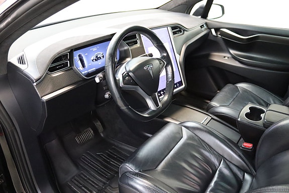 Tesla Model X 23 of 30