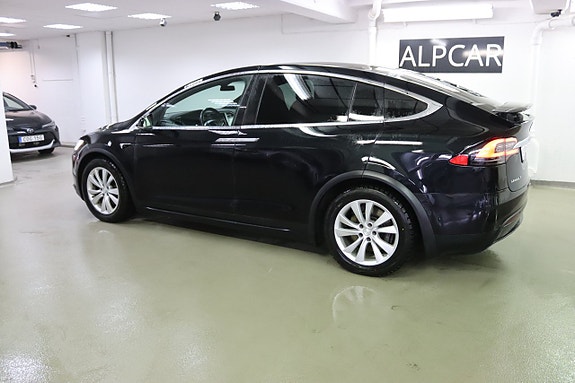 Tesla Model X 7 of 30