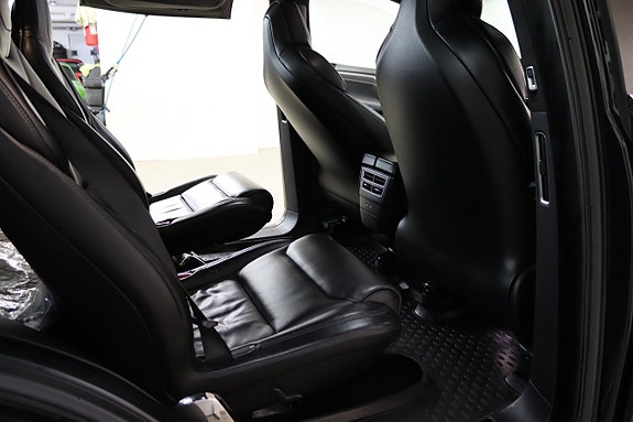 Tesla Model X 28 of 30