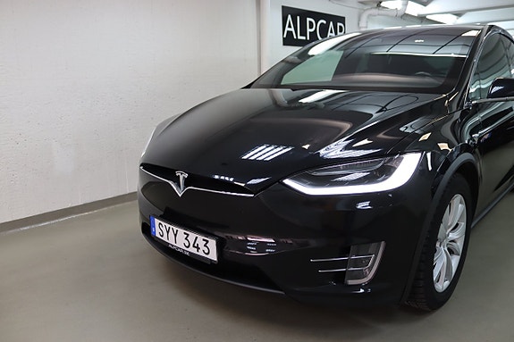 Tesla Model X 15 of 30