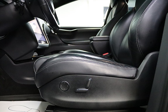 Tesla Model X 10 of 30