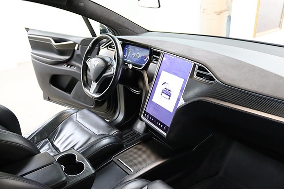 Tesla Model X 27 of 30