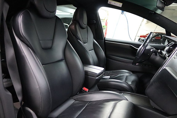 Tesla Model X 12 of 30