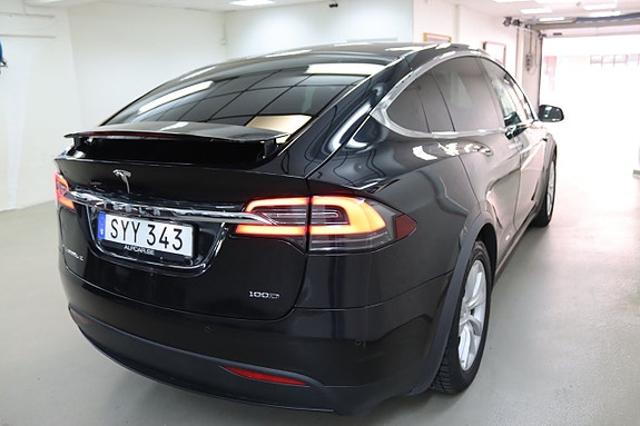 Tesla Model X 18 of 30