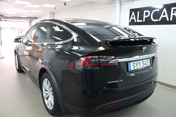 Tesla Model X 21 of 30