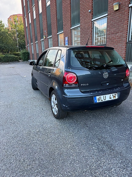 Volkswagen Polo 2 of 8