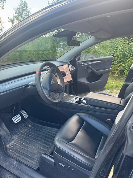 Tesla Model Y 6 of 7