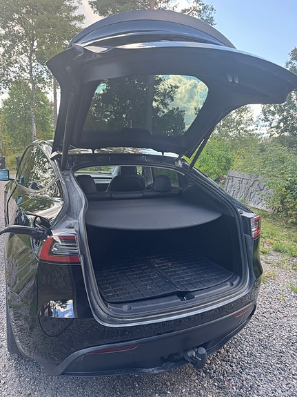 Tesla Model Y 5 of 7