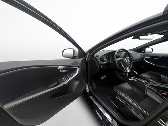 Volvo V40 11 of 30