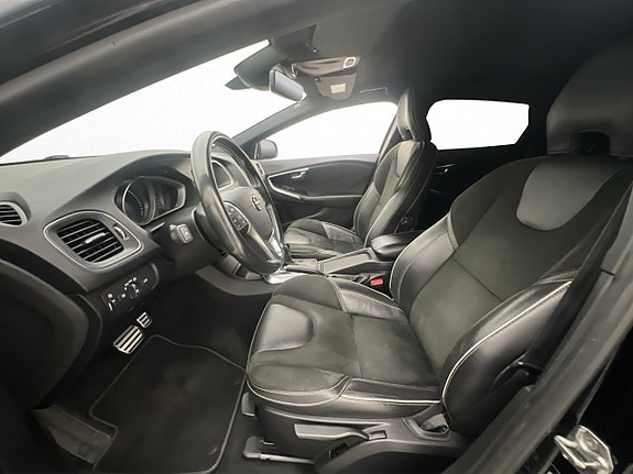 Volvo V40 12 of 30