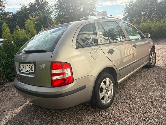Skoda Fabia 2 of 5