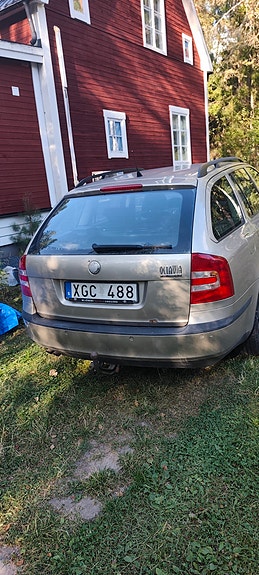 Skoda Octavia 2 of 9